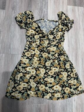 Ardene Black Floral Puff-Sleeve Dress - Mustard & Cream